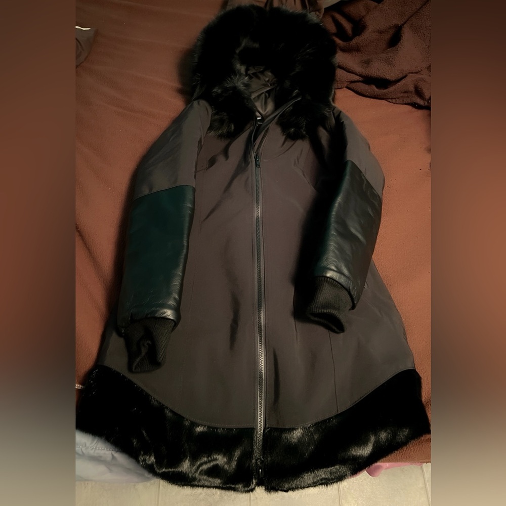 INUIT PARKA VICTORIAS ARCTIC FASHION SIZE SMALL BLACK TRIMMED WITH SEAL SKIN